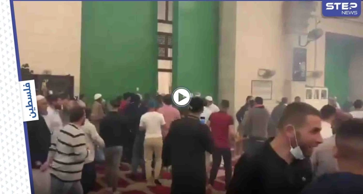 بالفيديو || اقتحام المسجد الأقصى يخلف مئات الجرحى.. وإدانات عربية ودولية وعباس يدعو لانعقاد مجلس الأمن