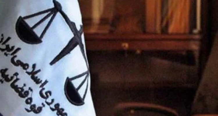 السائح الفرنسي المسجون في إيران يواجه اتهامات بالتجسس وقد يسجن لفترة طويلة