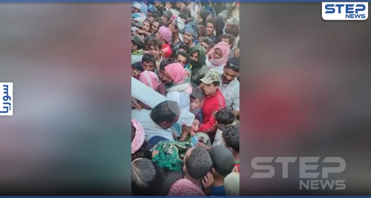 بالفيديو|| رغماً عن أنف كورونا.. طابور ضخم من أهالي دير الزور أمام محل لبيع الثلج