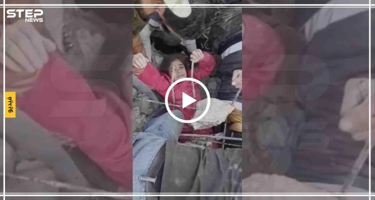 شاهد بالفيديو لحظة استخراج طفلة من تحت الأنقاض جنوب إدلب
