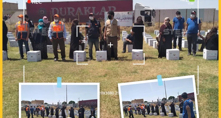 منظمات إنسانية في مدينة تل أبيض السورية تستمر بتصوير المدنيين وإذلالهم أثناء توزيع الإغاثة