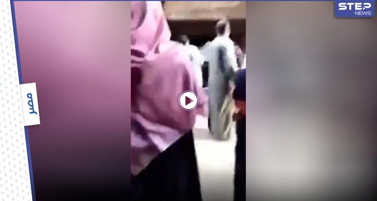 بالفيديو|| "كنت بربيها" أب يرمي ابنته من الطابق الثالث ويتبعها ليواصل ضربها