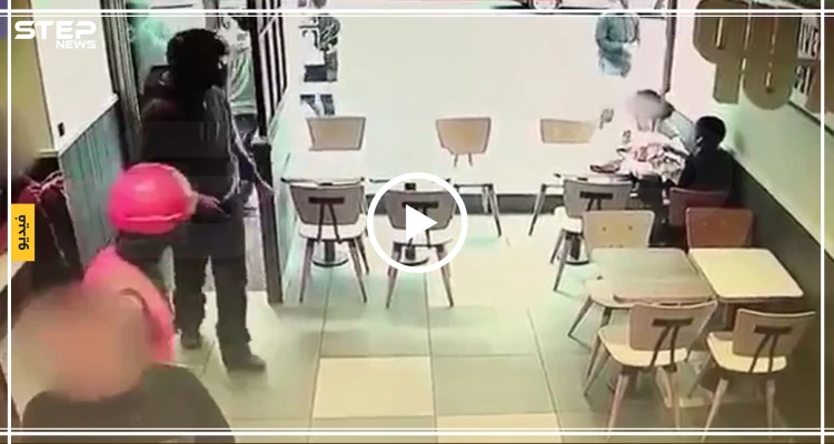 سوري يُقتل طعناً على مرأى الجميع في لندن والسبب شهامته (فيديو)