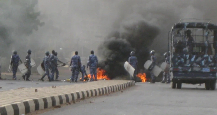 قتلى وجرحى في السودان على يد عناصر الأمن، والسلطات تفرض حظر تجول