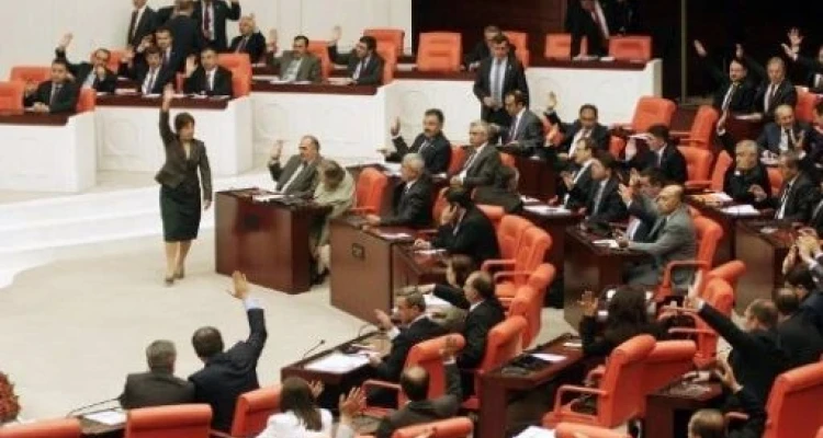 البرلمان التركي يصادق بأغلبية الأصوات لصالح قرارٍ يعزز احتمالية شنّ عملياتٍ عسكريةٍ بسوريا والعراق