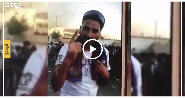 مقطع فيديو يظهر قنص متظاهر عراقي أمام الكاميرا