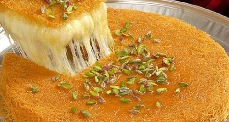 طريقة عمل الكنافة بأشهى أنواعها وعلى طريقة الشيفات السرية
