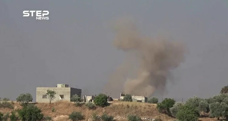 شاهد قصف مدفعي وصاروخي يستهدف أطراف قرية الزكاة بحماة بالتزامن مع تحليق لطيران الاستطلاع الروسي