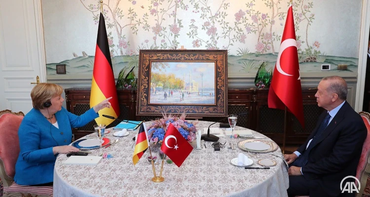 أردوغان يتلقى وعوداً من ميركل في آخر زيارة رسمية لها لتركيا وتبادل الآراء حول المهاجرين