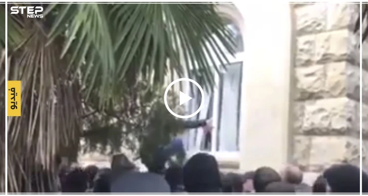 بالفيديو|| المحتجون الأبخازيون يقتحمون المبنى الرئاسي.. والبرلمان يصوت لصالح إقالة الرئيس الموالي لروسيا!