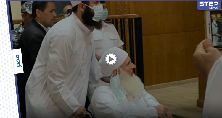بالفيديو|| "تنظيم داعش" يدفع بالداعية محمد حسين يعقوب للإدلاء باعترافات أمام المحكمة على كرسي متحرّك