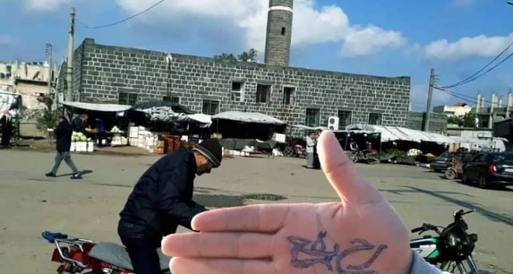 قتلى لميليشيا حزب الله بعبوة ناسفة في درعا، وأبناء مدينة طفس يتظاهرون ضد الأسد!!