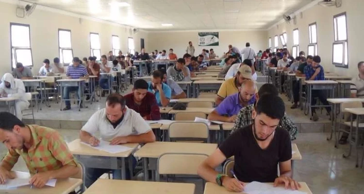 ذوو طلبة سراقب يُطالبون بتدريس مناهج الأسد، لاعتمادها بالمقارنة مع مناهج المعارضة!!