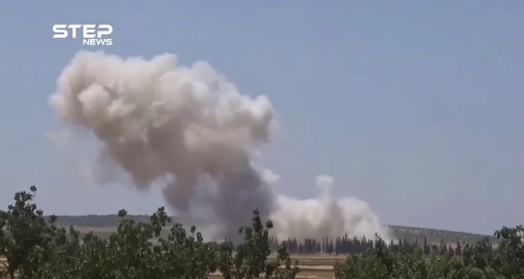 اللحظات الأولى للقصف الجوي الروسي على الأراضي الزراعية قرب مدينة خان شيخون جنوب إدلب