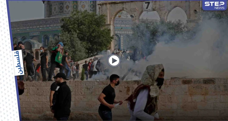 بالفيديو || مواجهات في باحات المسجد الأقصى بعد تنفيذ القوات الإسرائيلية لاقتحام جديد