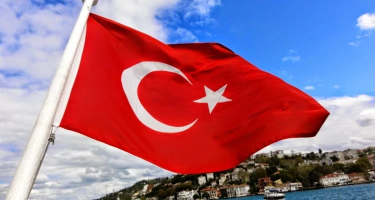 تركيا تُعلن قدرتها على حل أزمة السفينة الجانحة بـ قناة السويس.. إليك التفاصيل
