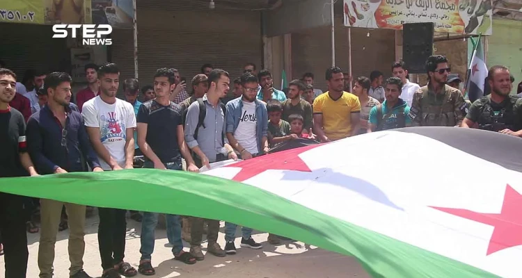 أهالي مدينة مارع يخرجون في مظاهرة حاشدة ضمن جمعة الوفاء للساروت