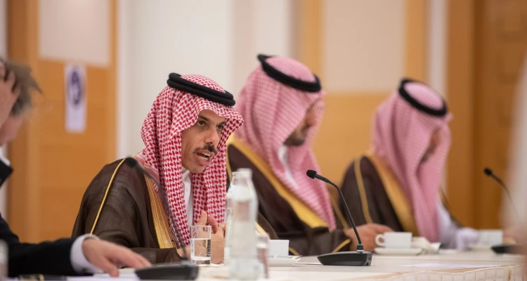 وزير الخارجية السعودي يتحدث عن علاقة السعودية بإسرائيل والخطر المحدق بالمنطقة ووزير نمساوي يرد