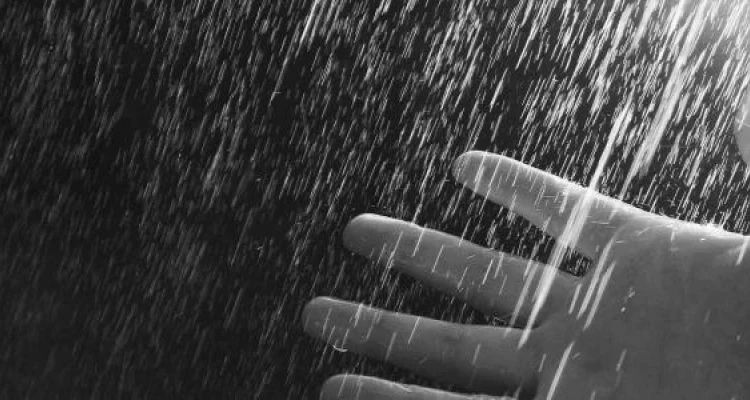 كيف يتوقف تفسير حلم المطر في المنام لابن سيرين عليك أنت؟