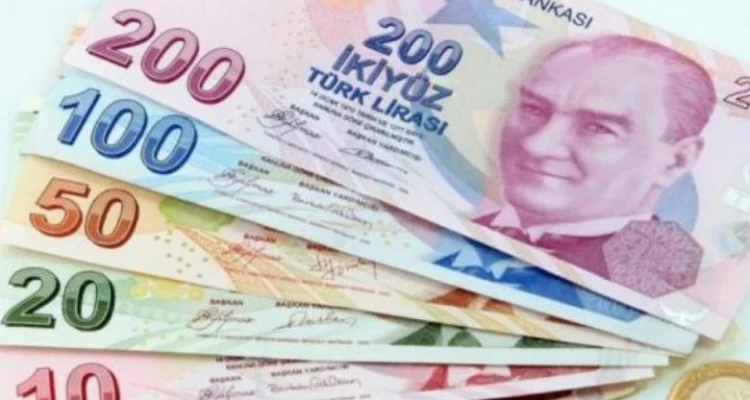الليرة التركية تهوي إلى مستوى تاريخي مقابل الدولار الأمريكي