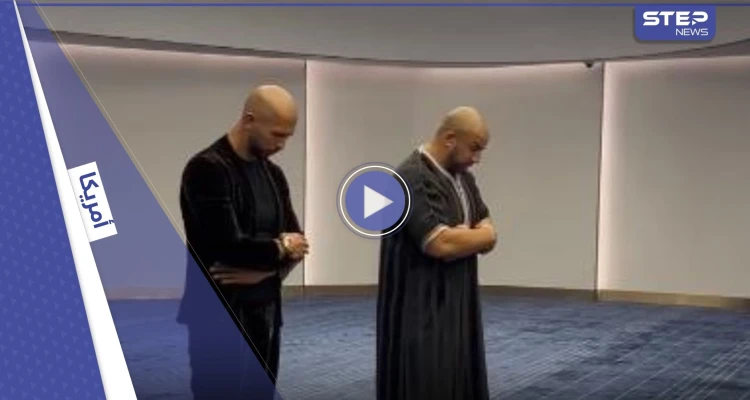 بالفيديو || ملاكم أمريكي "مثير للجدل" يصلي في المسجد دون إعلان إسلامه