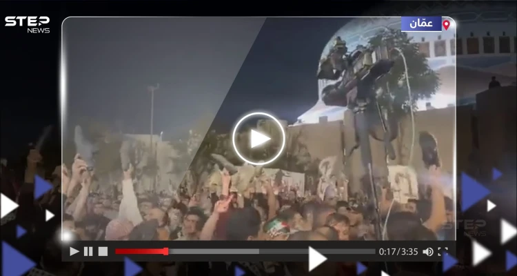 بالفيديو|| أردنيون يحاولون اقتحام سفارة إسرائيل بعمان ويرفعون الأحذية بوجه بايدن