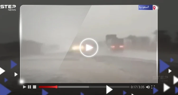 ظاهرة "غير عادية".. تساقط البرد مع أمطار رعدية في صحراء السعودية (فيديو)