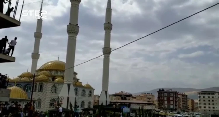 موكب تشييع الشهيد حارس الثورة عبد الباسط الساروت في مدينة الريحانية بتركيا