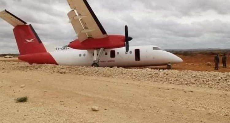 سقوط طائرة تقل 45 راكباً في الصومال ومشاهد لخروج ركّابها أحياء