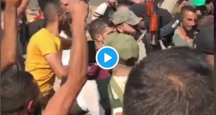 بالفيديو|| "لبيك يا حسين" عناصر من حزب الله مدججين بالسلاح يتعاركون مع الجيش اللبناني.. وقذيفة صاروخية تطلق على عناصر الأخير