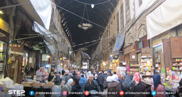 ازدحام شديد وسط سوق البزورية في دمشق بسبب الحفريات التي يقوم بها نظام الأسد في السوق