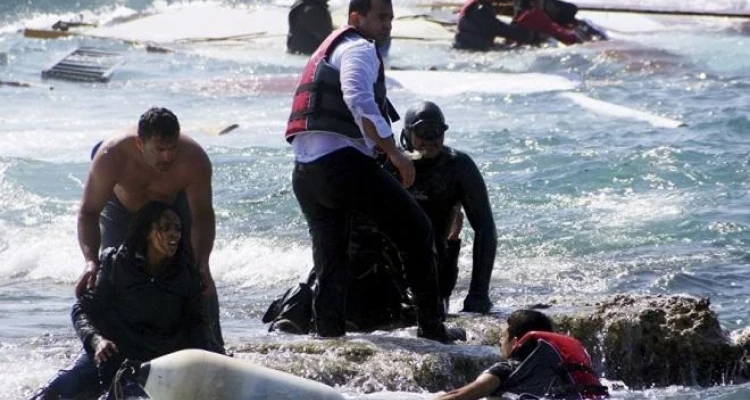 غرق قارب يقل 45 لاجئاً سورياً كانوا في طريقهم إلى إيطاليا.. إليك التفاصيل
