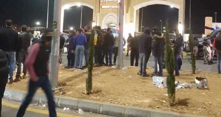 احتجاجات في الأردن تطالب بإسقاط الحكومة بعد حادثة مستشفى السلط