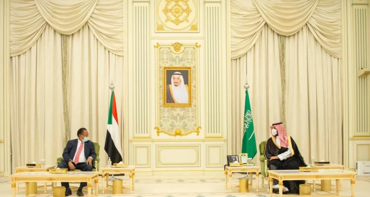 بالفيديو|| اجتماع بين ولي العهد السعودي ورئيس الوزراء السوداني.. التفاصيل
