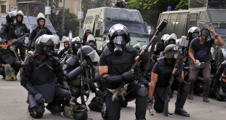 مواجهات دامية بين الشرطة المصرية ومسلحين مجهولين في الإسماعيلية توقع قتلى وجرحى