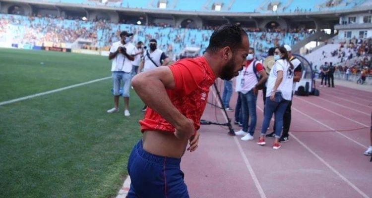 الأهلي المصري يغادر ملعب الترجي التونسي بعد تسجيل حالات اختناق بين اللاعبين