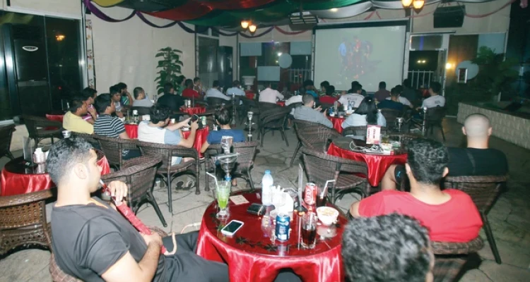 مديريَّة أمن أعزاز تُغلق مطعمًا بسبب تشجيع "منتخب البراميل" !!