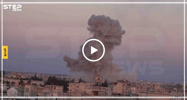 بالفيديو|| لحظة سقوط برميل متفجر من مروحية للنظام السوري على المنازل بمعرة النعمان!: أخبار