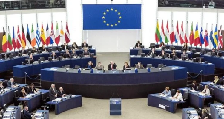 المفوضية الأوروبية توضح شرطها مقابل إعادة إعمار سوريا والموقف الدولي الجديد من القضية السورية