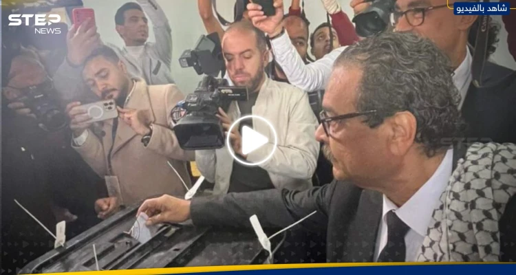 مرتدياً "الكوفية الفلسطينية".. مرشح رئاسي مصري يدلي بصوته ويوجه رسالة للمصريين (فيديو)