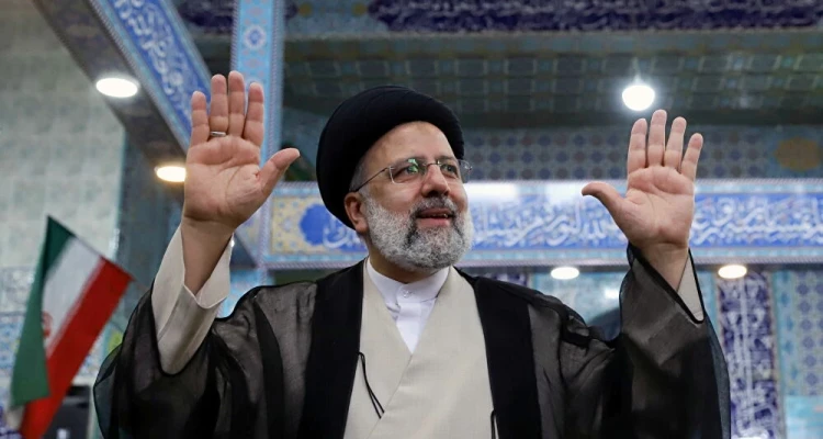 أول رئيس في العالم يهنىء رئيسي بمناسبة فوزه برئاسة إيران.. ومسؤول لبناني يبرق لخامنئي