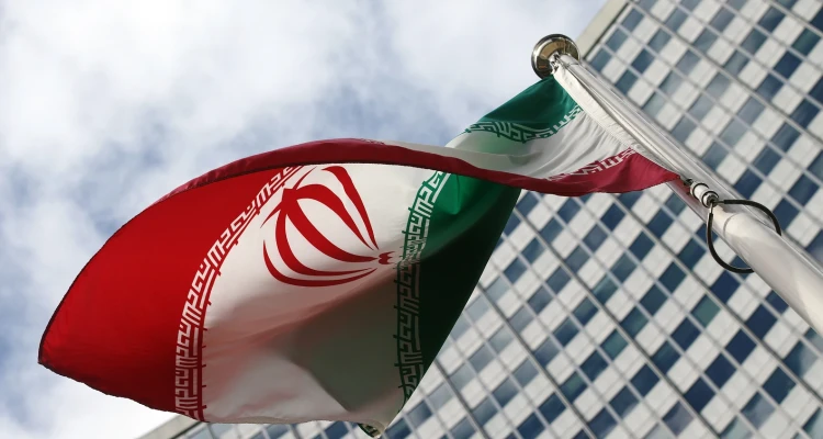 طهران تستدعي السفير البريطاني لديها وتكشف السبب.. والسلطات تعلن سقوط طائرة ووقوع إصابات