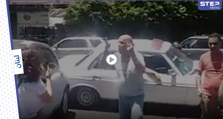 أزمة الدواء تتفاقم في لبنان... أب ينفجر غضباً في الشارع لعدم قدرته على تأمين الدواء لابنته (فيديو)