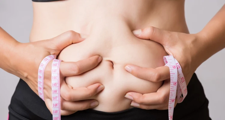 عملية تجميل البطن.. أنواعها وفوائدها وكيفية إجراءها مع الآثار الجانبية والتكلفة