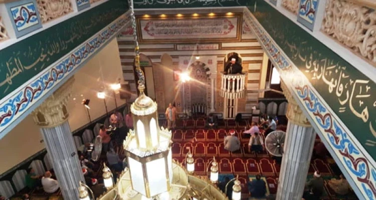"ذاهبون لجهنّم كما بشّرتنا".. مفتي جمهورية دولة عربية يوجّه رسالةً لرئيسه عبر "خطبة الجمعة"