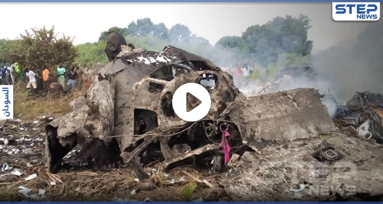 بالفيديو || صعوبة بالانقاذ.. قتلى بتحطم طائرة بعد إقلاعها بفترة قصيرة جنوب السودان