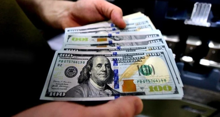 دولار لبنان يترنح على وقع الخلافات الداخلية.. كم بلغ سعره