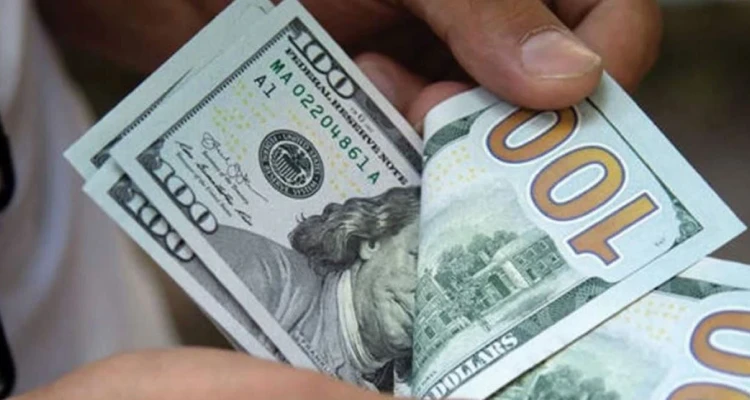 انهيار تاريخي.. الليرة السورية تسجّل أعلى سعر صرف مقابل الدولار وتتجاوز حاجز 4 آلاف