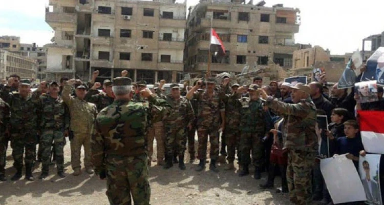 بالفيديو|| "جنود الأسد" يدبكون على أبواب إدلب فيما قصف النظام على مخيّم فيها يخلّف ضحايا