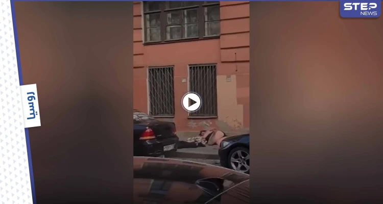 بالفيديو|| لحظة مرعبة لسقوط زوجين من شرفة منزلهما أثناء نشوب عراك بينهما والسلطات تحقق في الحادثة